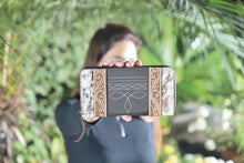 Load image into Gallery viewer, Cowhide &amp; Tooling Lthr Boot Stitch Zip Wallet
